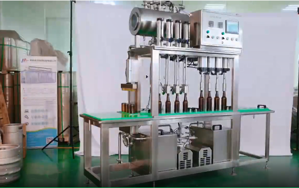 全自動(dòng)啤酒灌裝機(jī)-產(chǎn)量高-選擇海志啤酒設(shè)備-支持定制！