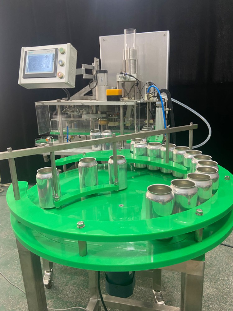 新品推薦：易拉罐灌裝旋蓋一體機(jī)!